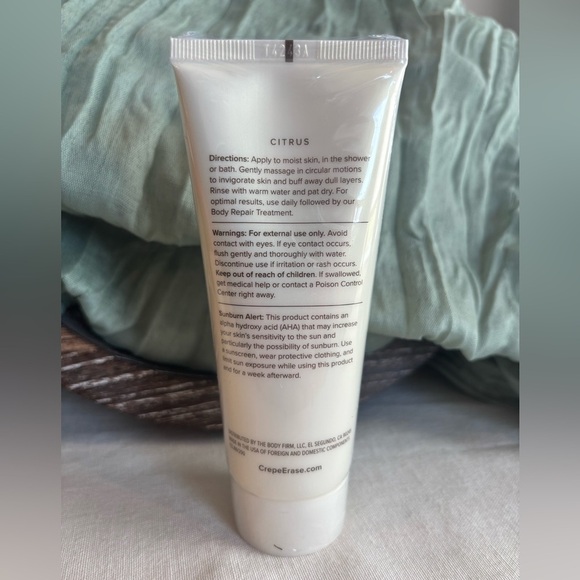 Body Firm Crêpe Erase 2-Step Body Repair Treatment Set – Body Repair & Exfoliant - Picture 5 of 5